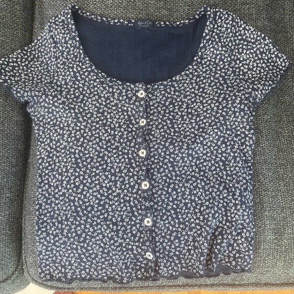 Brandy Melville (John galt) Button crop top - Picture 1 of 1
